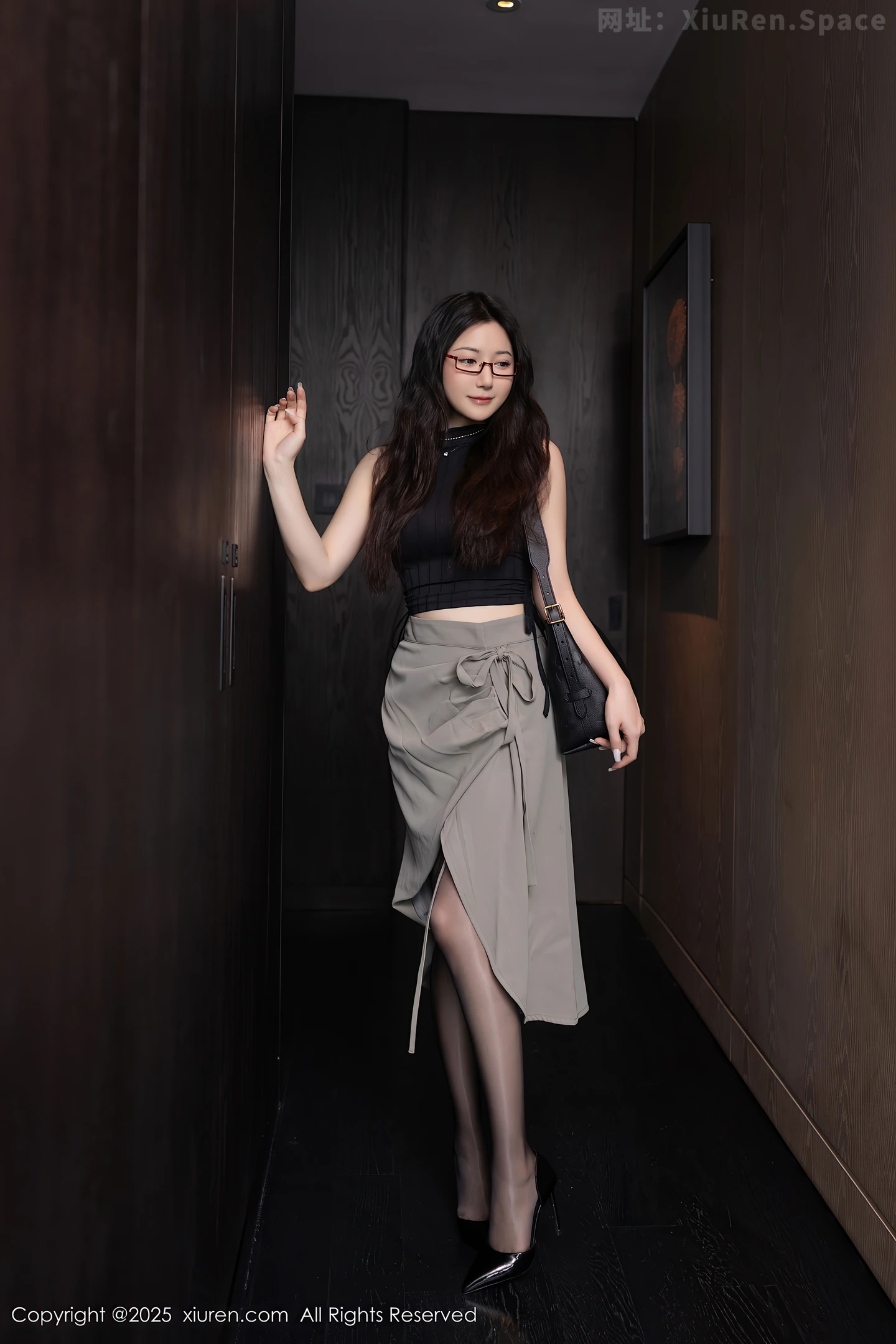 图片[3]-[XiuRen秀人网] VOL.10231 模特鱼子酱Fish私房性感紫色内衣配黑丝吊袜秀完美身材诱惑写真80P-秀人网官方网站